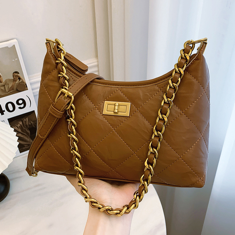 A niche and light luxury handbag for women, the 2024 new diamond-shaped chain bag is fashionable, versatile, elegant and high-end. It's a single-shoulder crossbody bag full figure