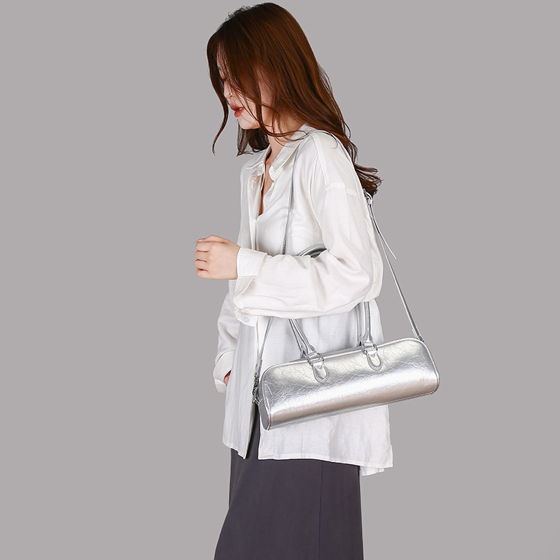 Simple, casual and versatile hand-held underarm bag, Korean niche oil leather baguette bag, mini single-shoulder crossbody bag for women details Picture