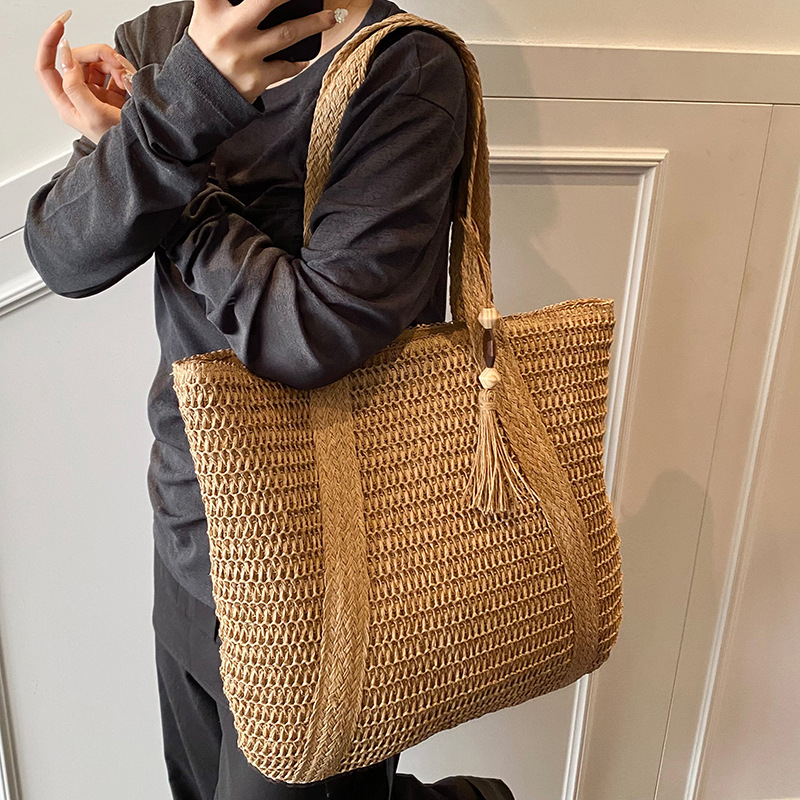 2025 New straw beach woven handbag, women's tassel hollowed-out large-capacity tote bag, vacation handbag full figure
