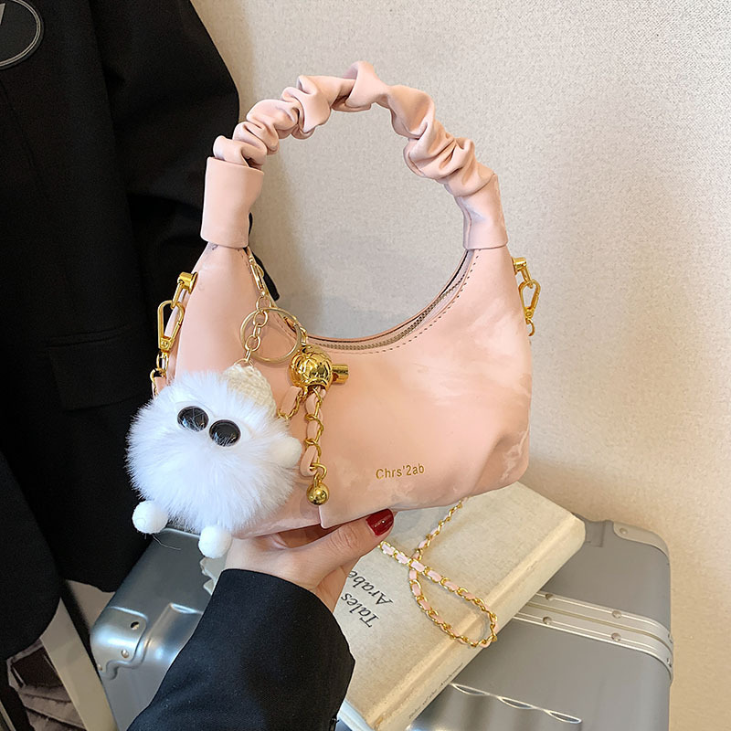 A trendy and fashionable chain crossbody bag for women in 2025, a pleated single-shoulder hand-held dumpling bag details Picture