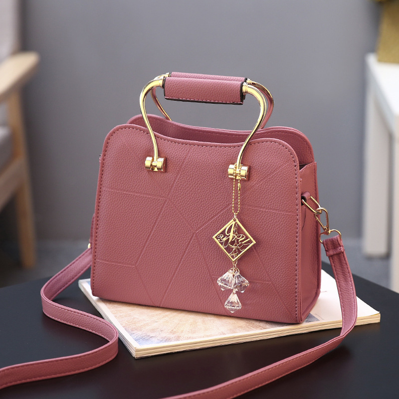 2024 New large-capacity, high-quality foreign trade cross-border large bag, single-shoulder crossbody, one-piece consignment, stylish European-style beauty bag details Picture