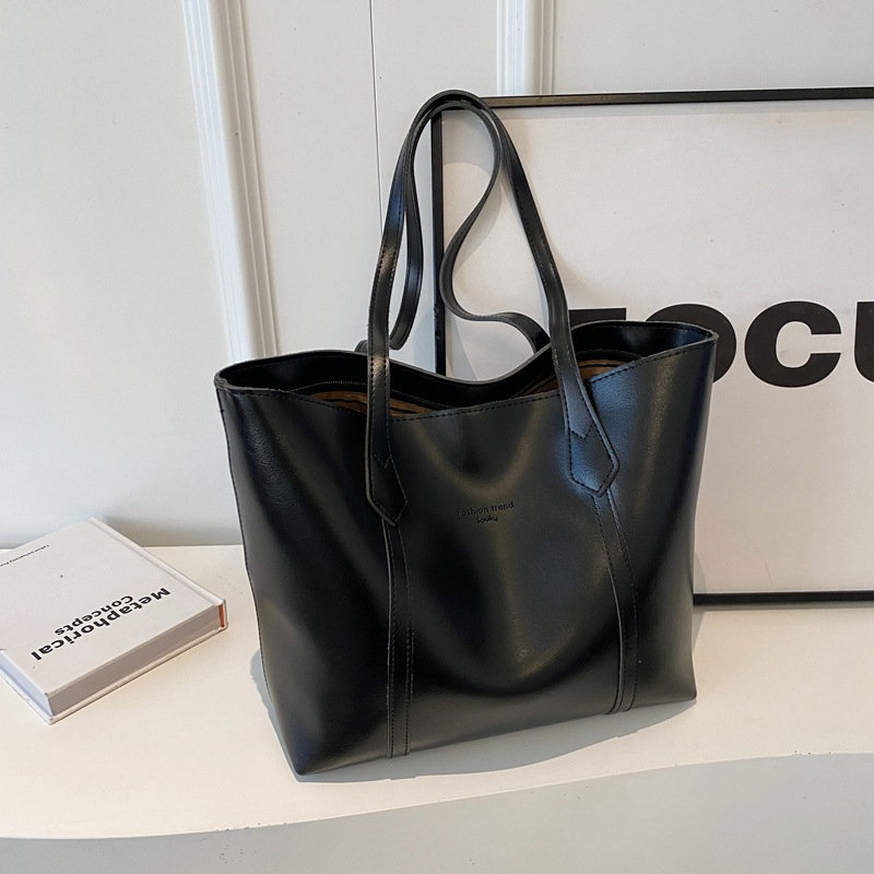 A simple and versatile women's large-capacity 2024 new casual single-shoulder underarm bag. This year's popular commuter tote bag full figure