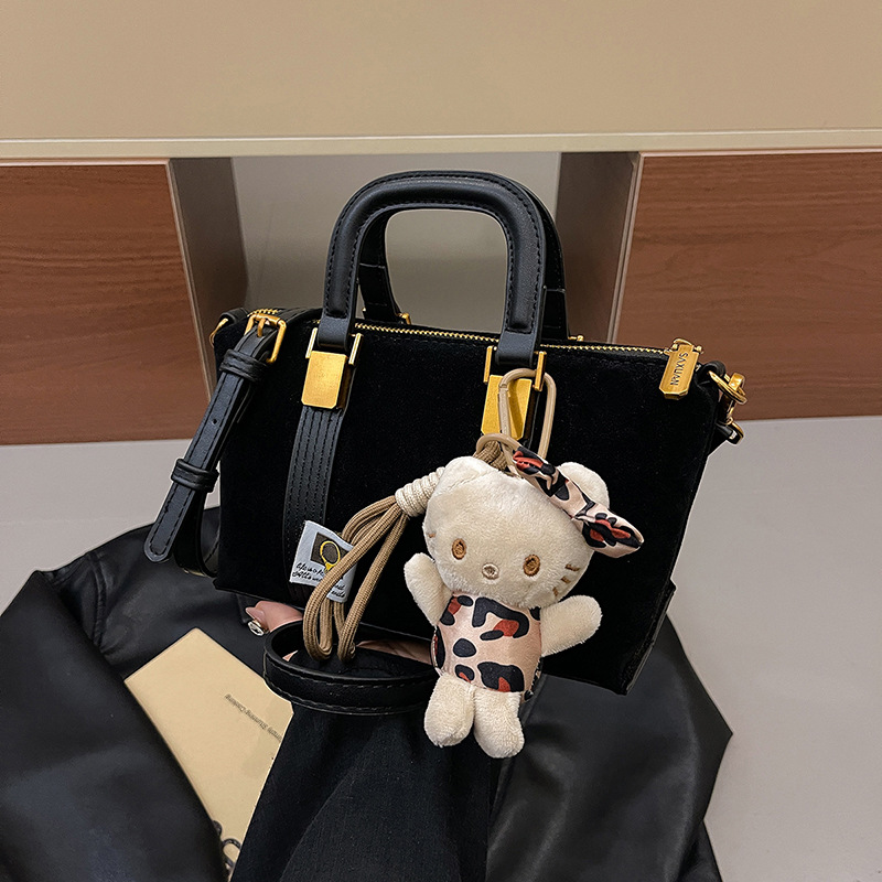 High-end and fashionable underarm bag, 2024 new matte velvet handbag, commuter handbag, trendy and retro crossbody bag details Picture