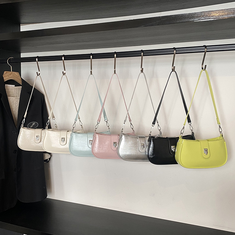 Spring 2025 new high-end ladies' small bags: simple and versatile baguette bag, niche design, single-shoulder underarm bag Application Scenario