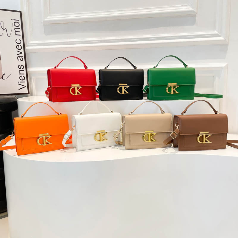 Bags Cross-border trendy bags, simple and elegant single-shoulder handbags for women, niche designs, versatile small square bags, crossbody bags Application Scenario