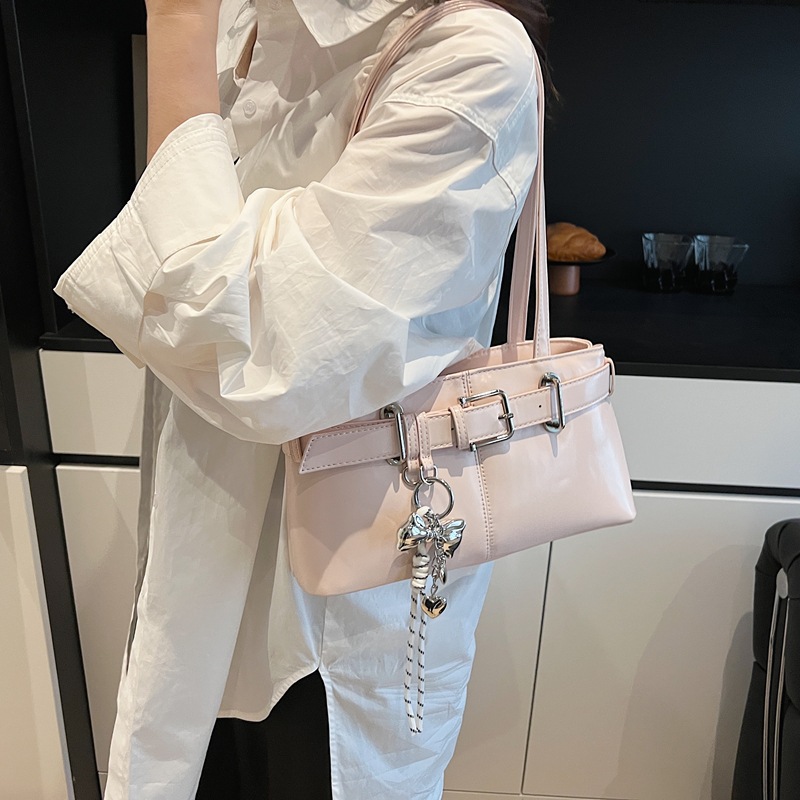 A new trendy and fashionable single-shoulder bag for women in 2025, a simple and versatile hand-held tote bag from South Korea Specification drawing