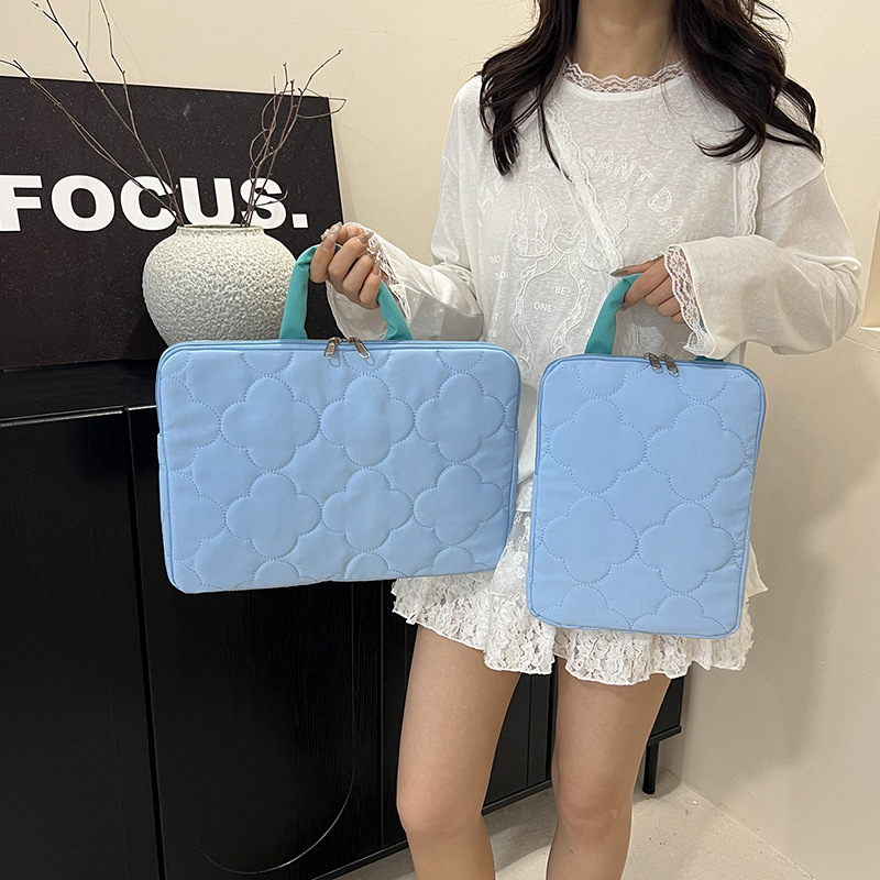 Cute color-blocking and patchwork handbag, women's embossed large-capacity fashionable commuting handbag, cross-border trend full figure