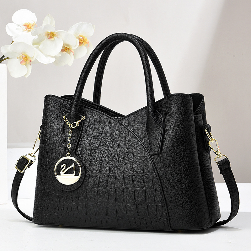 A new trendy multi-layered handbag for women in summer 2024, with a large capacity, versatile and casual crossbody bag full figure