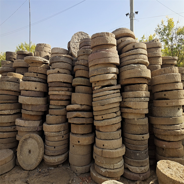 Old grinding discs, old grinding plates, scenic spots, parks, courtyards, villas, stepping stones, treads, old objects, paving grinding discs, old stone mills full figure