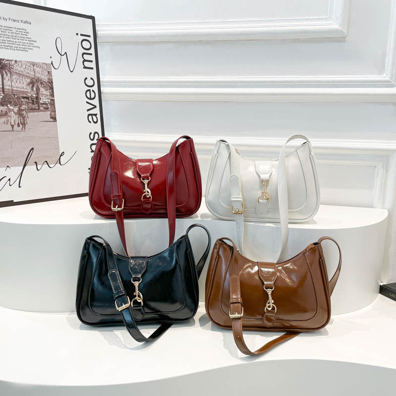 2025 New fashionable and elegant bag, women's trendy underarm bag, stylish and chic texture, crossbody underarm bag, women's bag, crossbody bag Application Scenario