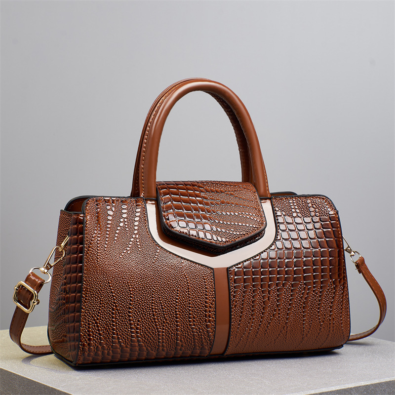 The new 2025 crocodile pattern women's bag is a fashionable crocodile pattern hand-held bag with a large capacity. It is a single-shoulder crossbody bag for middle-aged mothers Application Scenario