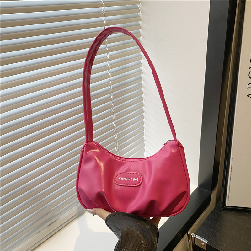 A rare and high-quality silver bag for women, a new Spring/Summer 2025 single-shoulder crossbody bag with a high-end pleated underarm bag full figure