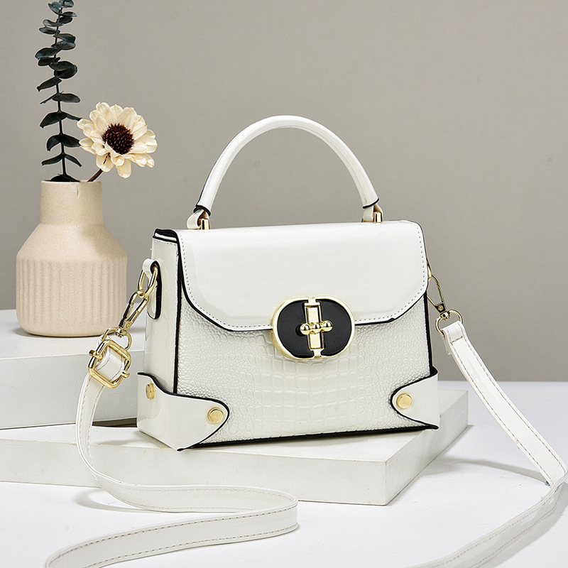 The 2024 new Korean-style solid-color small square bag is a popular hand-held, fresh and simple single-shoulder bag with a checkered pattern and a versatile look full figure