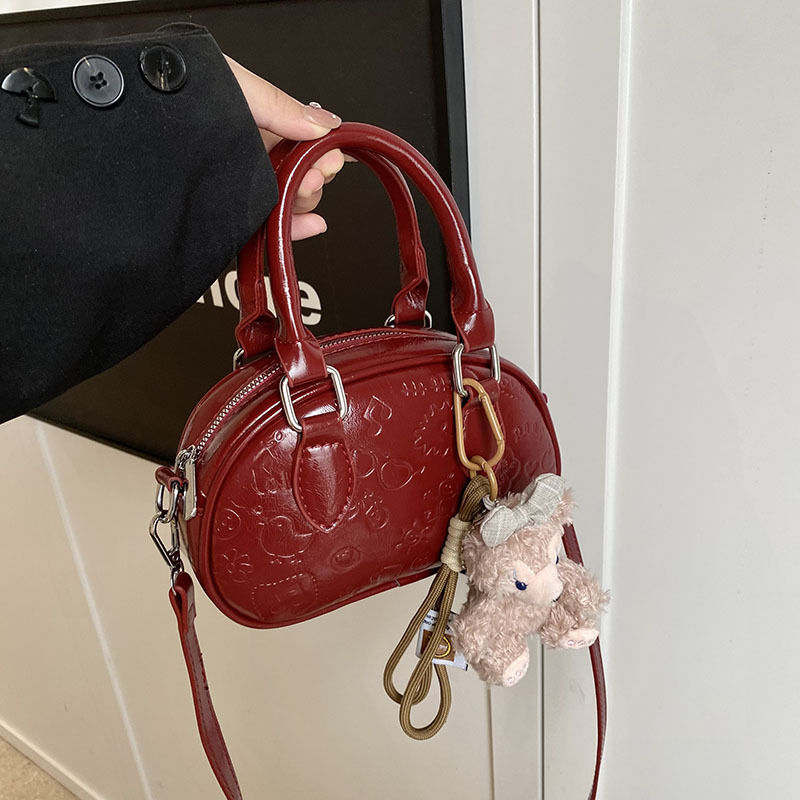High-end and stylish small bag for women, 2025 new trendy and versatile crossbody bag, fashionable and casual hand-held bowling bag full figure