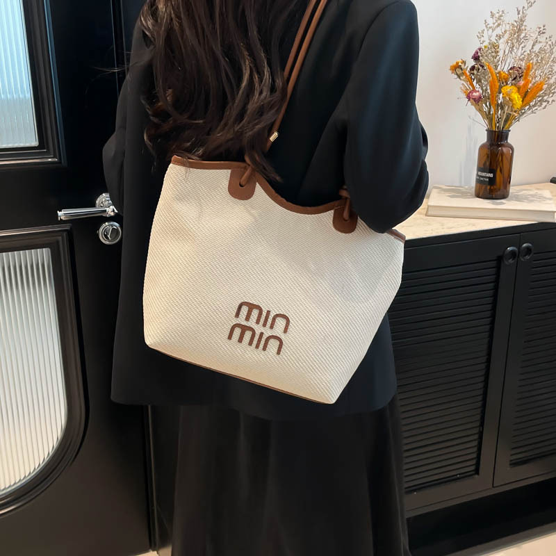 High-end women's 2025 new trend fashion single-shoulder bag, large-capacity tote bag, commuter handbag details Picture