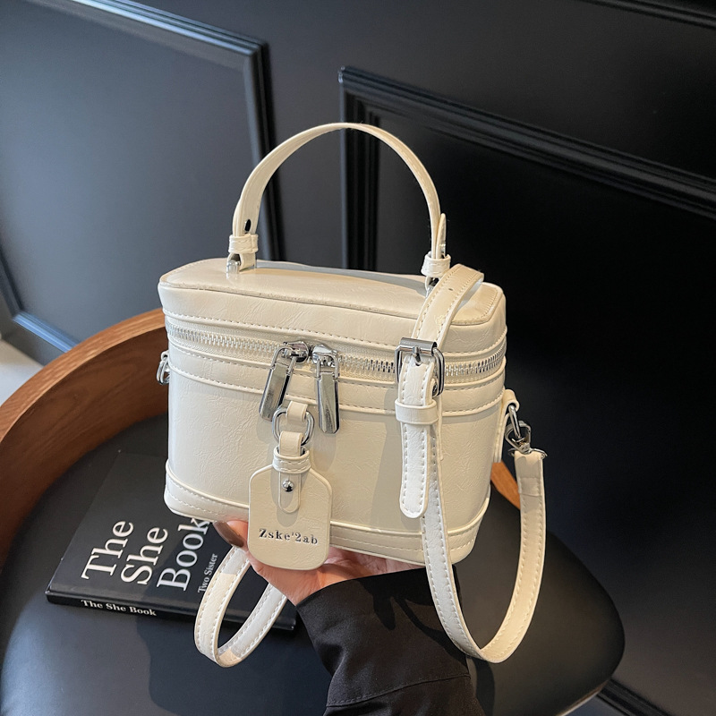 A niche design, fashionable hand-held bucket bag for women, 2025 new retro and versatile single-shoulder bag, a high-end casual women's bag Specification drawing