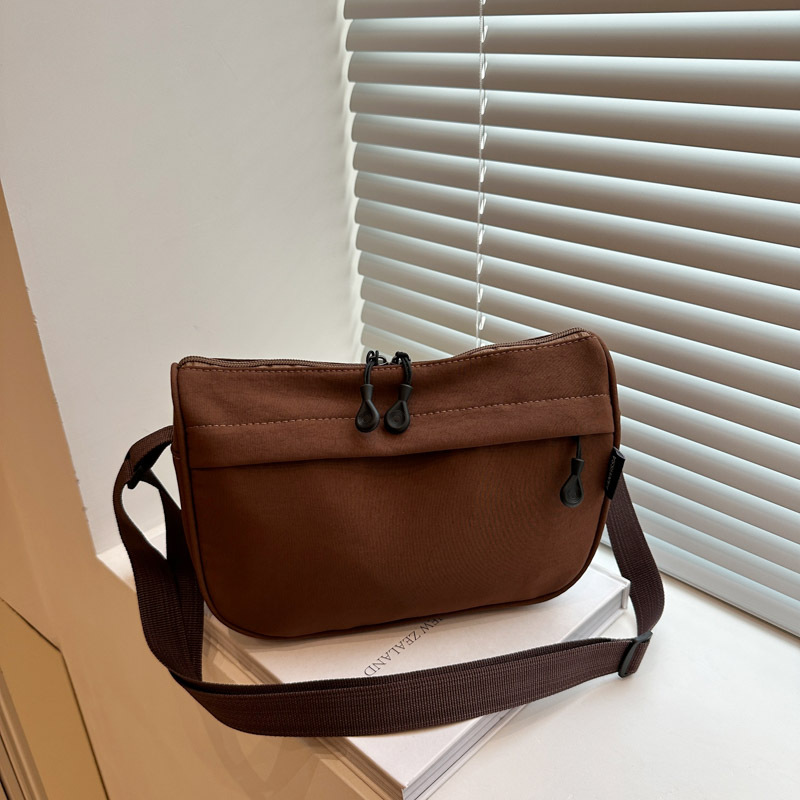 2025 New lightweight crossbody bag, women's single-shoulder bag, casual commuting, student class crossbody bag, nylon underarm bag full figure