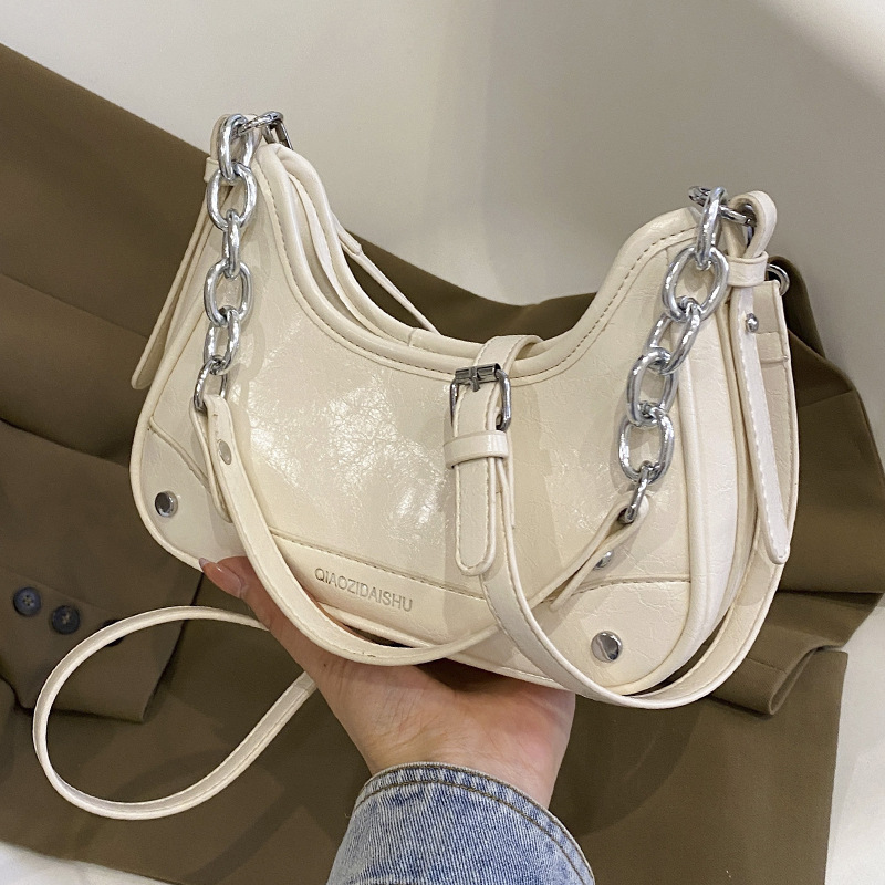 The new underarm bag for women in the summer of 2025 features a high-end, fashionable and niche design. It is a best-selling chain crossbody bag Specification drawing