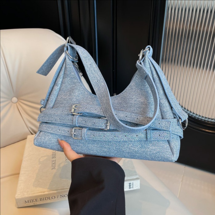 Cross-border high-end commuter bag, fashionable dumpling bag, 2025 new hot girl style motorcycle armpit bag, versatile single-shoulder bag full figure