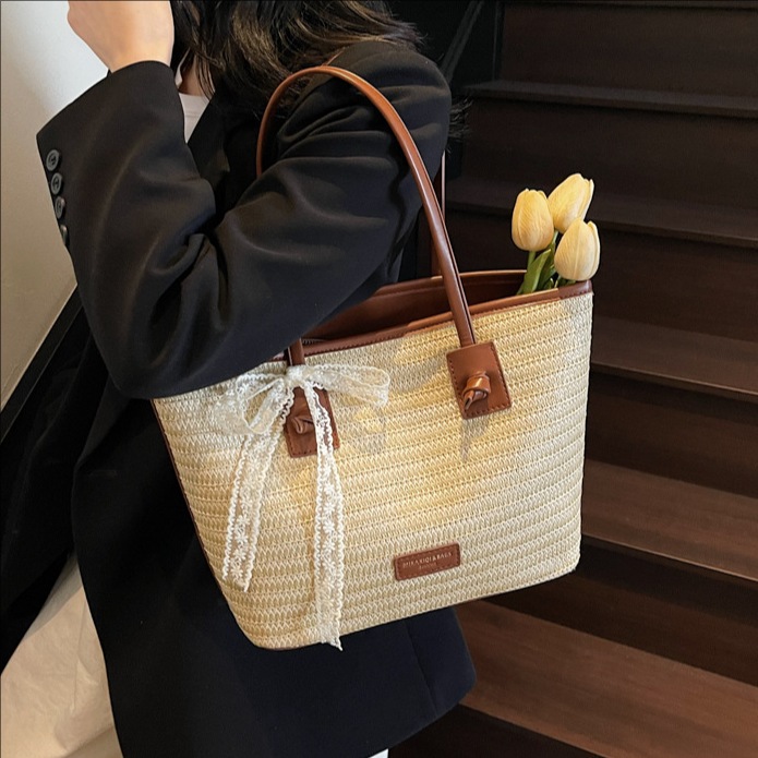 Summer seaside leisure vacation large-capacity tote bag for women 2025 New style fashionable straw woven simple hand-held shoulder bag full figure