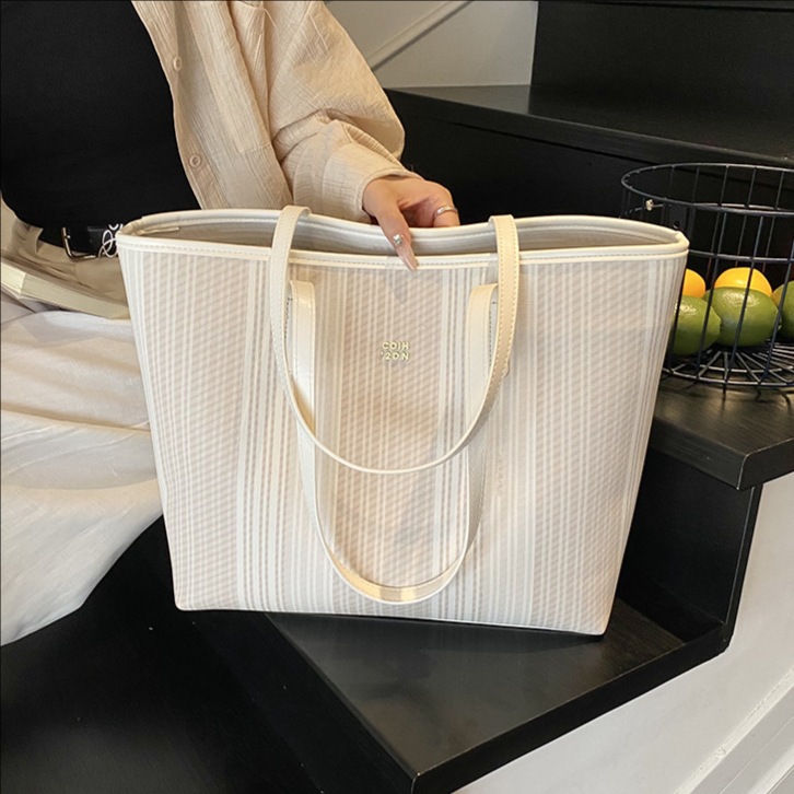 Large-capacity tote bag 2025 Summer new style fashionable casual handbag, striped simple shoulder bag, versatile underarm bag full figure