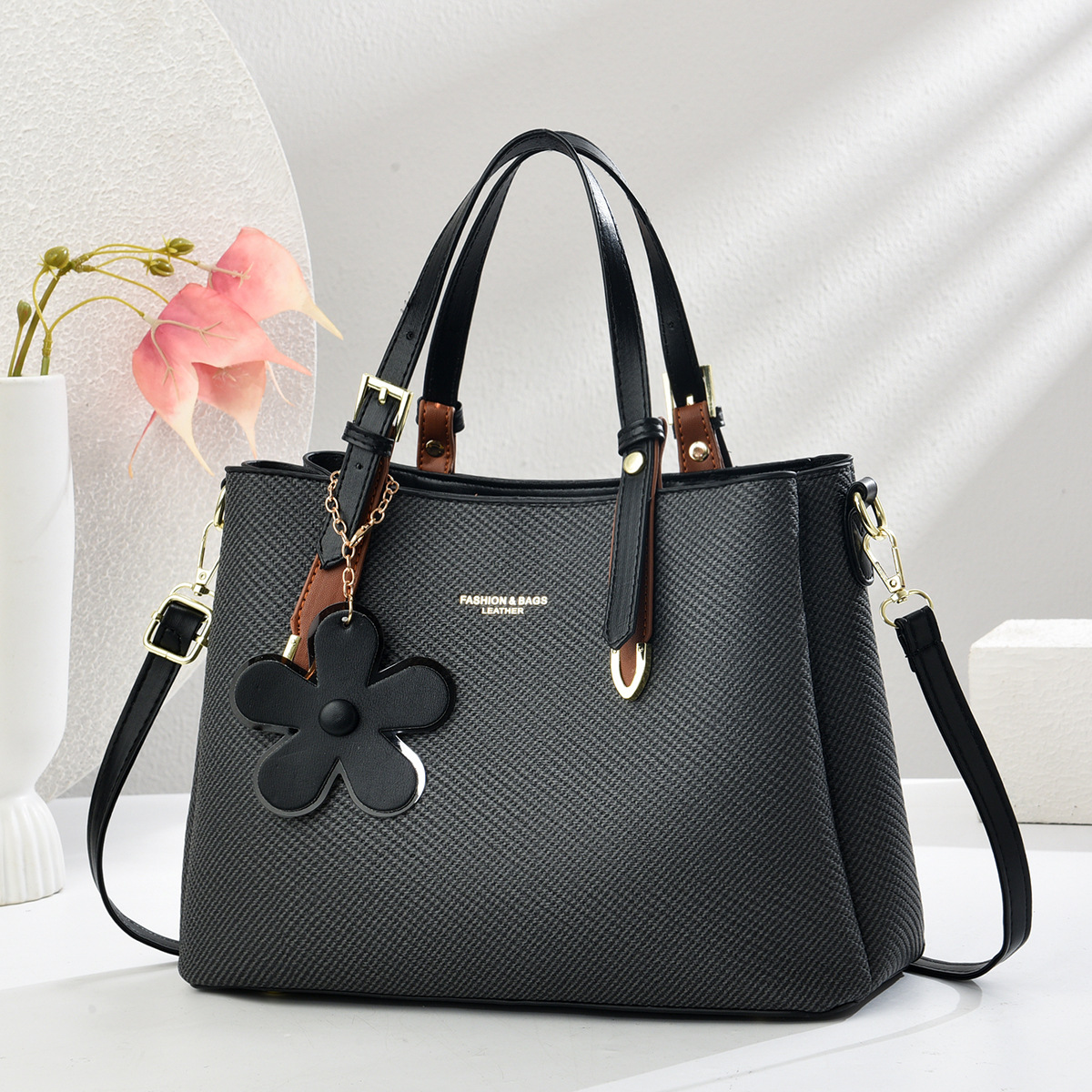 Women's bag 2025 New autumn and winter style handbag, fashionable large-capacity versatile single-shoulder crossbody bag, one-piece consignment full figure