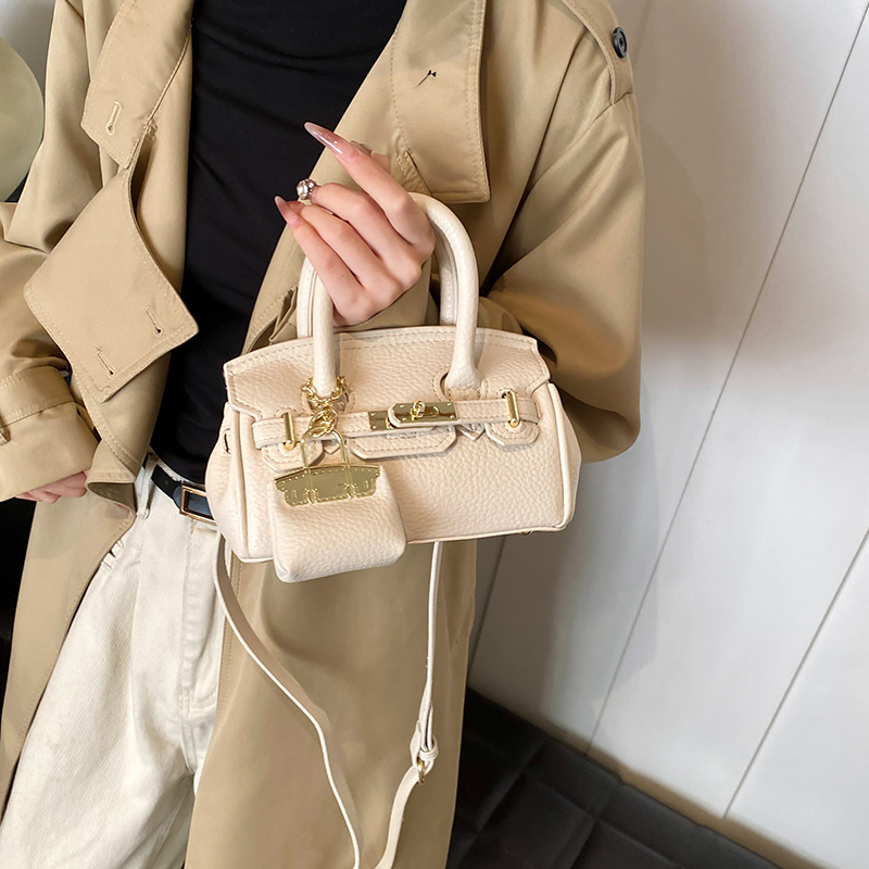 The 2025 new stylish Korean version, versatile and high-quality hand-held platinum bag, a sophisticated and stylish single-shoulder crossbody bag with a high-end touch details Picture