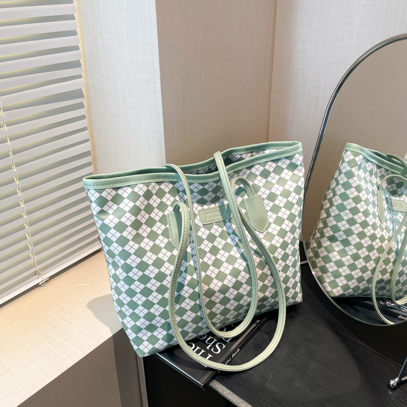 High-quality bag for women 2025 New summer versatile single-shoulder bag, large-capacity commuter tote bag for college students attending classes full figure