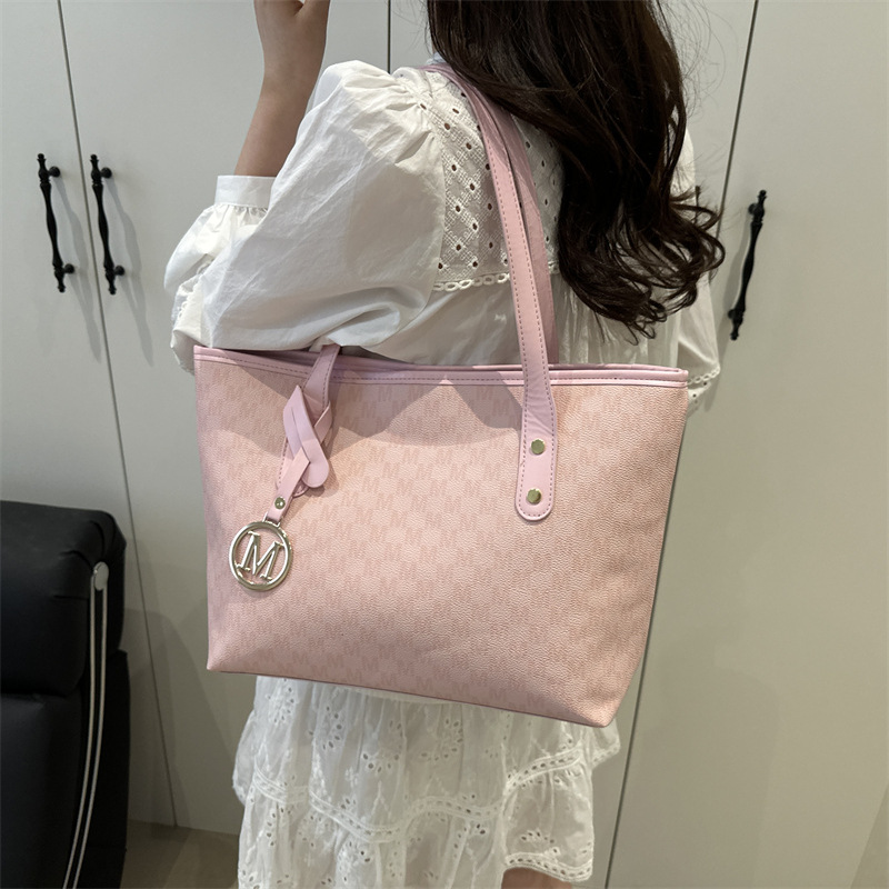 "Commuter Tote bag for Women 2025 New Spring Niche Fashion single-shoulder bag with large capacity handbag. Specification drawing