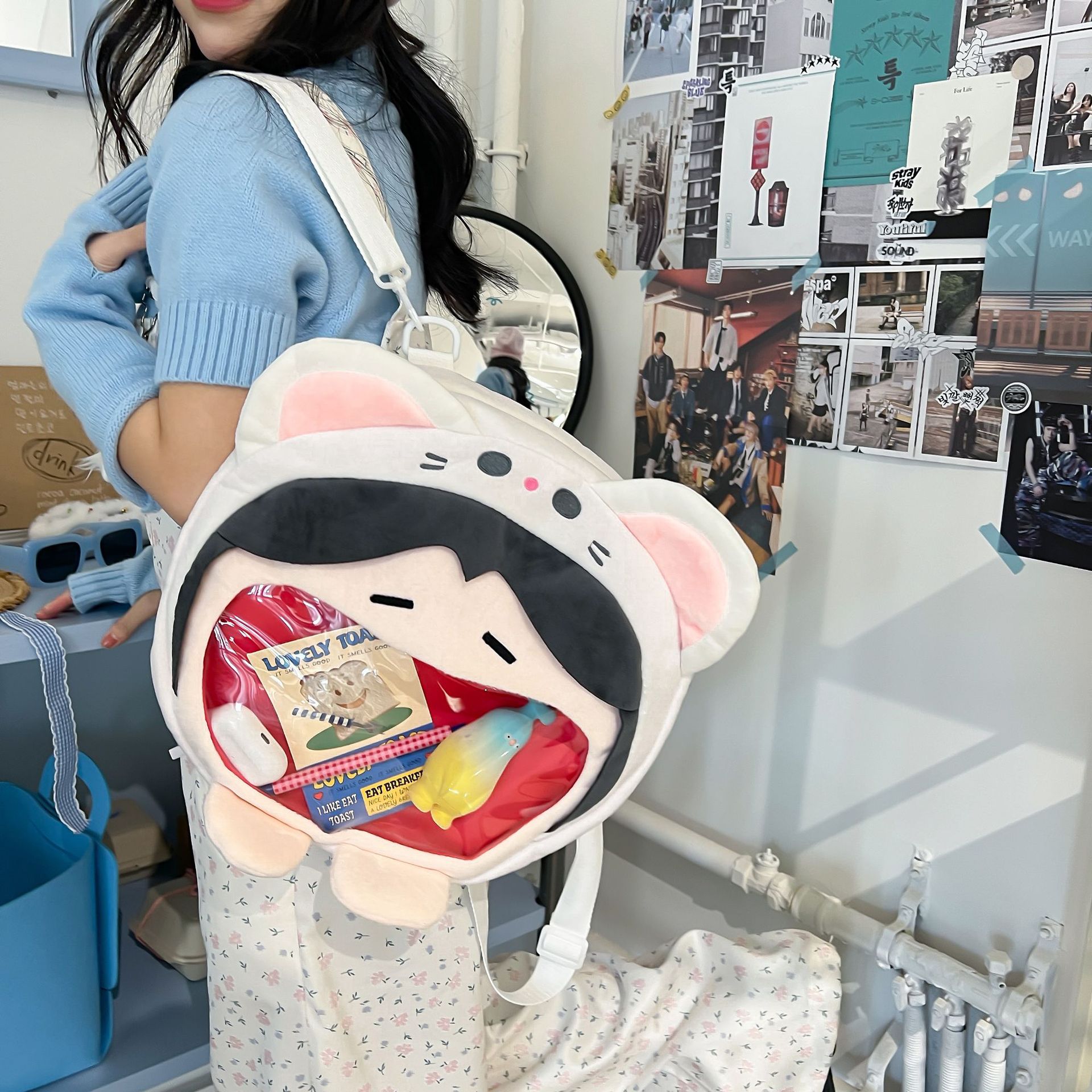 Wholesale of Japanese-style cartoon Hatsune Miku 2D girl heart double-backlit crossbody bag doll backpacks and transparent coin purges Specification drawing