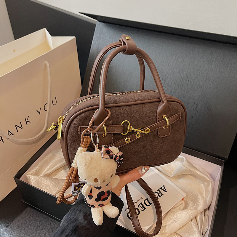 A high-end, simple and retro handbag for women, a new 2024 trendy and fashionable casual single-shoulder bowling bag for commuting details Picture