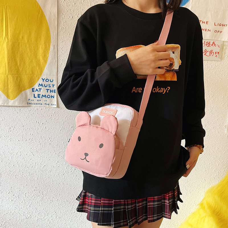 The new cute bear single-shoulder bag for the 2024 autumn and winter season, the large-capacity color-blocking crossbody bag for girls, is a cross-border trend Specification drawing