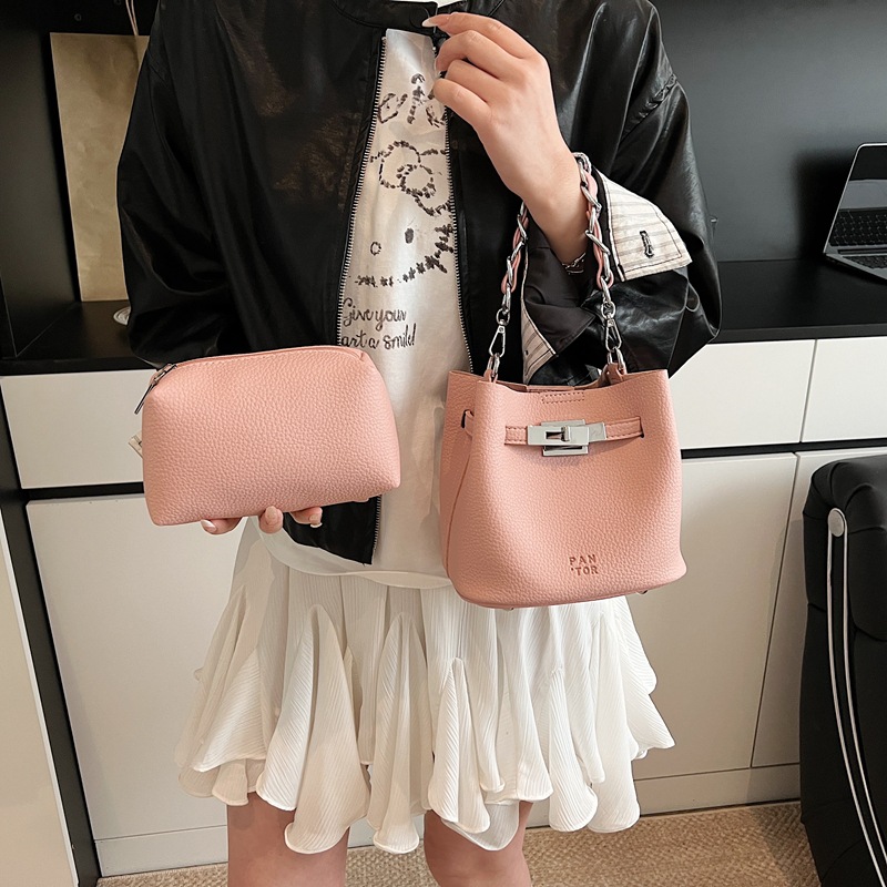 Retro and fashionable bucket bag for women, 2025 new style, simple and high-end, single-shoulder bag, trendy, casual and versatile crossbody bag details Picture