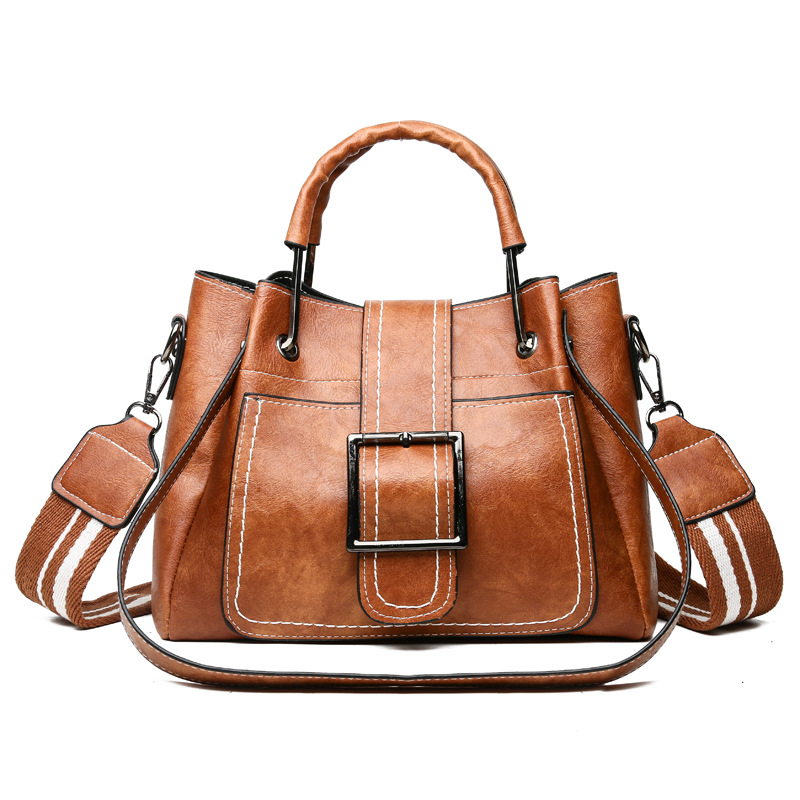 The manufacturer's best-selling 2021 new fashionable oil-leather pliers bag, iron handle thick wire bag, versatile European and American women's bag for export wholesale details Picture