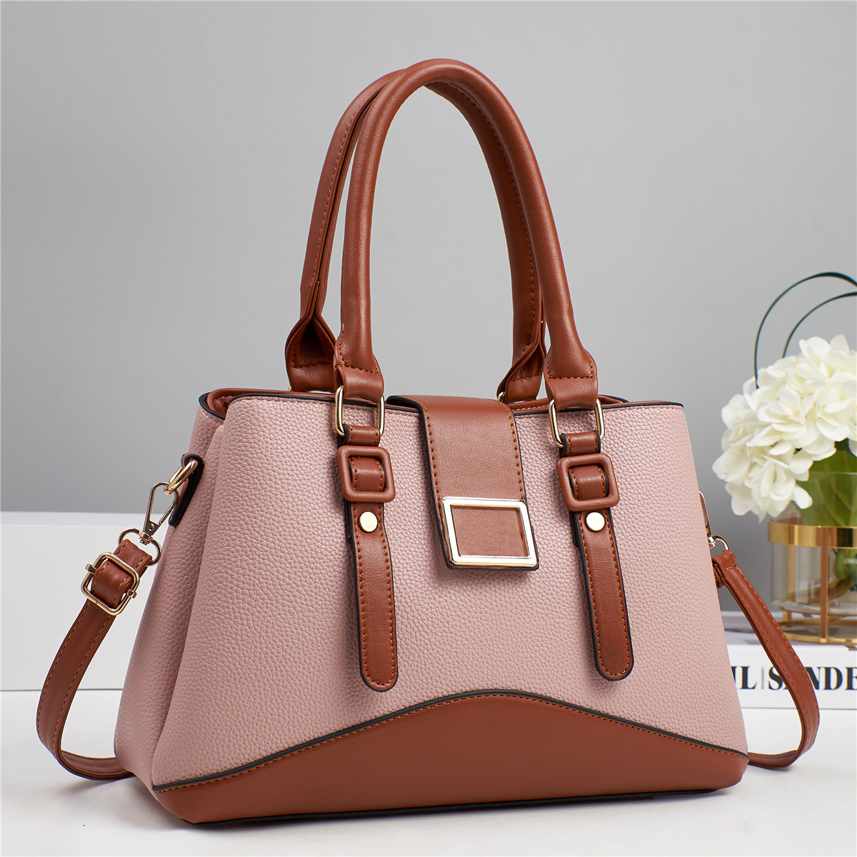 The manufacturer's 2025 new style of fashionable handbag for foreign trade, a single-shoulder crossbody women's bag, is trendy, simple and stylish in Korean style details Picture
