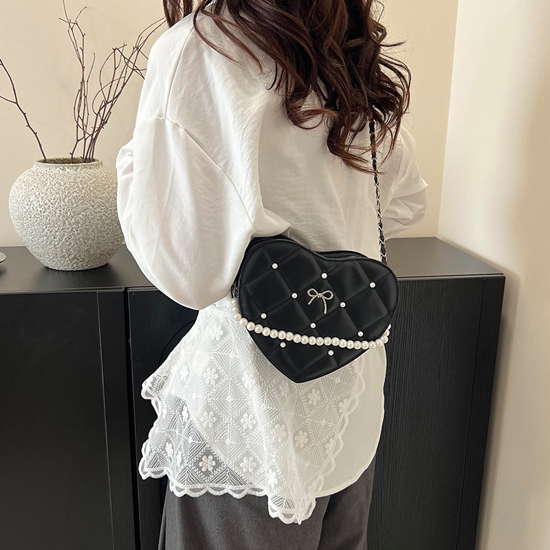 New Spring/Summer 2025 Chanel diamond-shaped chain bag, heart-shaped cute crossbody bag for women and commuter bags details Picture