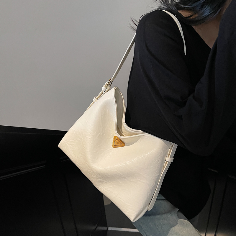 High-end Tote bag for women, 2025 new style, large-capacity commuter underarm bag, fashionable and retro single-shoulder crossbody bag full figure
