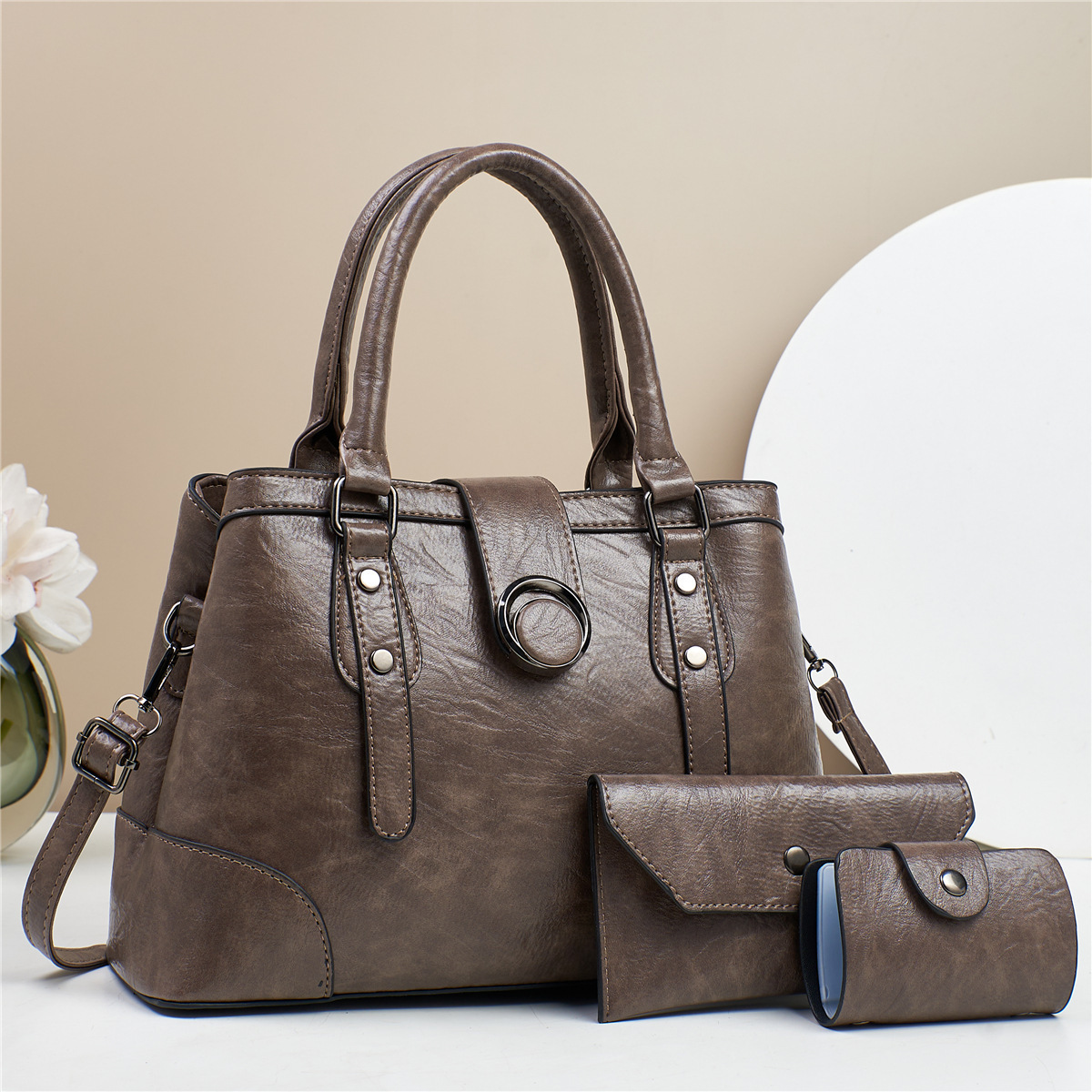A new retro pattern patchwork fashionable three-piece set of mother-and-child bag with a high-quality and fashionable cross-border single-shoulder bag and a large-capacity crossbody bag Application Scenario