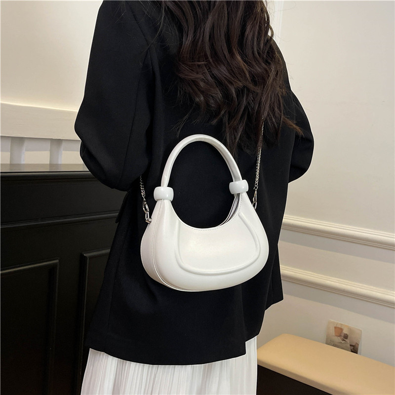 A retro and fashionable handbag with a niche design sense for women, a new Maillard single-shoulder underarm bag for Spring 2025 Specification drawing