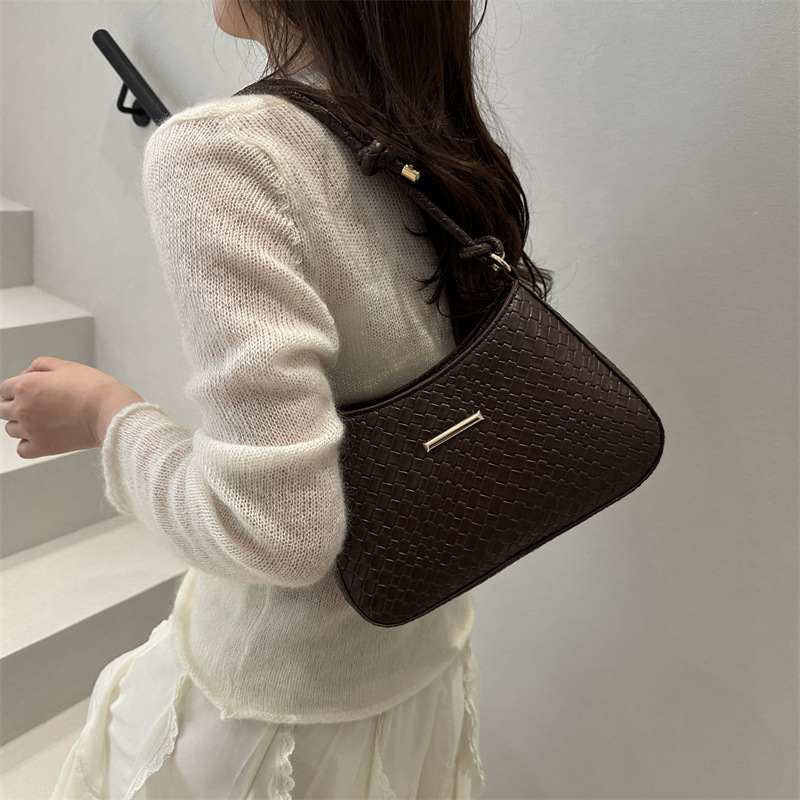 Fashionable and trendy small square bag for women, Korean style Instagram simple and casual single-shoulder bag, Spring 2025 niche design underarm bag Specification drawing