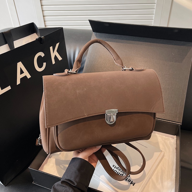 A new Korean-style schoolbag and briefcase for women in 2025, a trendy and fashionable backpack that is versatile and has a large capacity details Picture