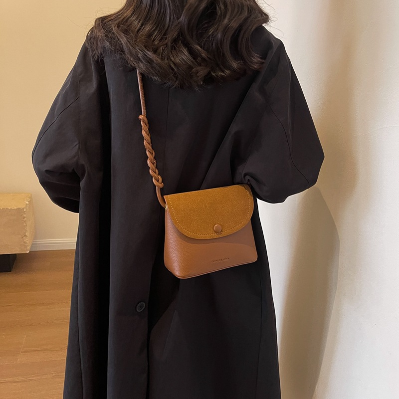 A niche design bag for women, 2024 new style, fashionable woven shoulder strap single-shoulder bag, solid color, high-end, crossbody bucket bag details Picture