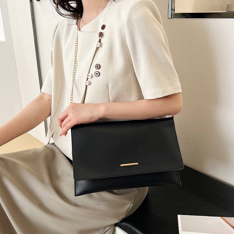 Solid color simple hand-held bag for women, 2024 new style dinner bag, summer chain simple young woman, single-shoulder crossbody bag for women details Picture