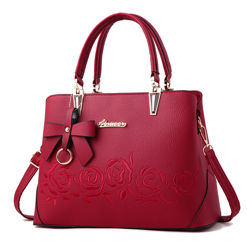 Taizhou PU women's bags, crossbody export bags, middle-aged mothers' handbags, fashionable embroidered single-shoulder bags, factory supply consignment Application Scenario