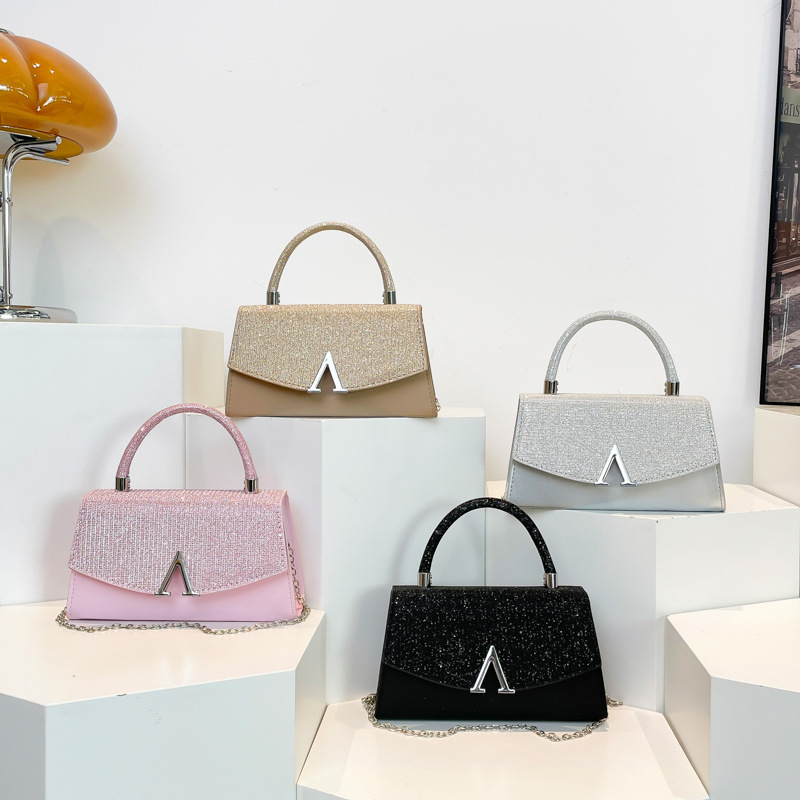 2025 Cross-border New style fashionable, high-end, elegant and versatile handbag, single-shoulder crossbody bag, stylish commuting bag Application Scenario