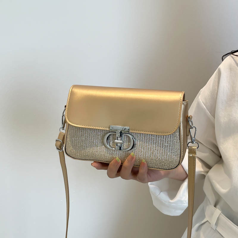 A stylish and trendy Korean version 2025 new style simple and stylish summer lock buckle casual crossbody single-shoulder hand-carry small square bag for women full figure