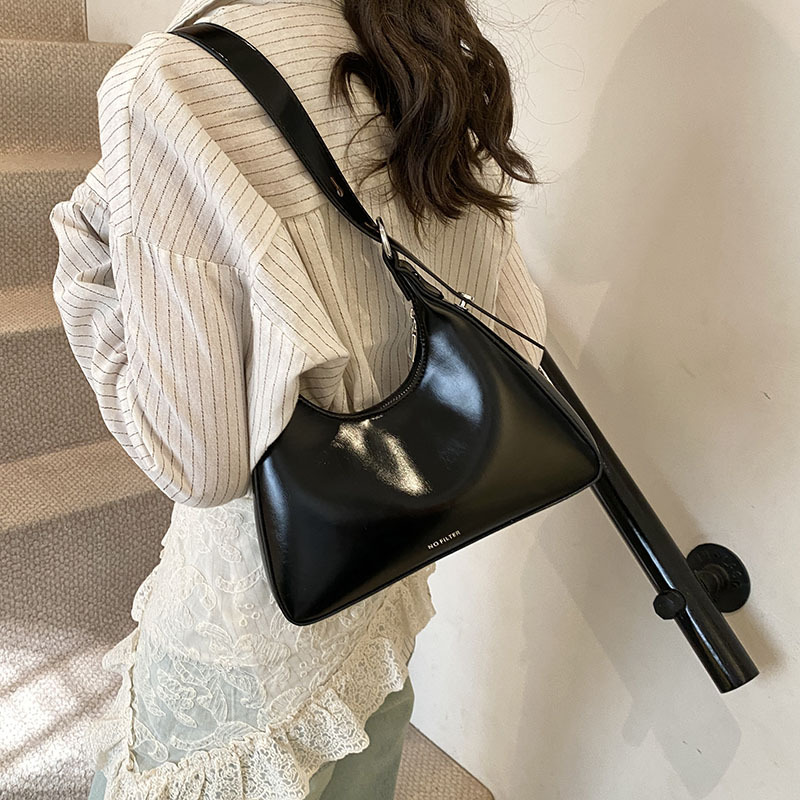 Women's underarm bag 2025 New style, trendy, casual and versatile shoulder bag, high-end, niche and fashionable commuting bag Application Scenario