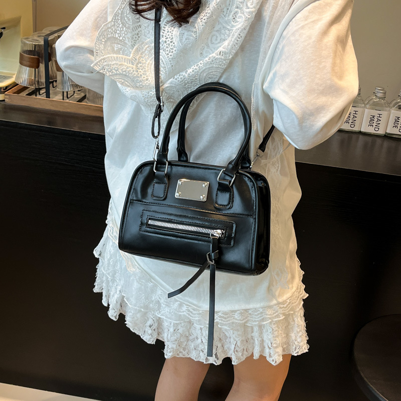Spring and summer trendy Korean-style personalized women's bag, high-end Boston handbag, versatile for work and commuting, casual crossbody bag details Picture