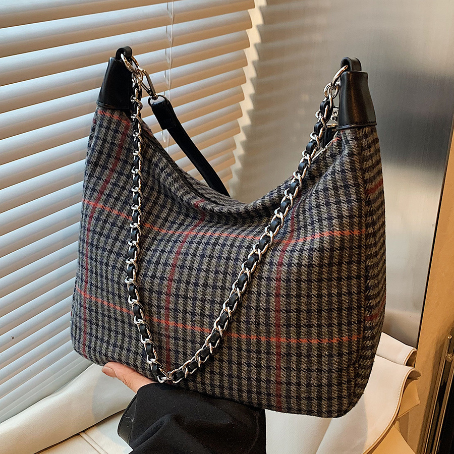 High-end quality bag, women's large-capacity 2024 new casual and niche design crossbody bag, chain commuting dumpling bag full figure
