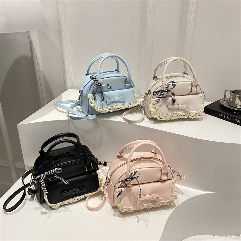 Korean style fashionable handbag, small handbag for women, 2025 new design, versatile shell bag, simple crossbody bag Application Scenario